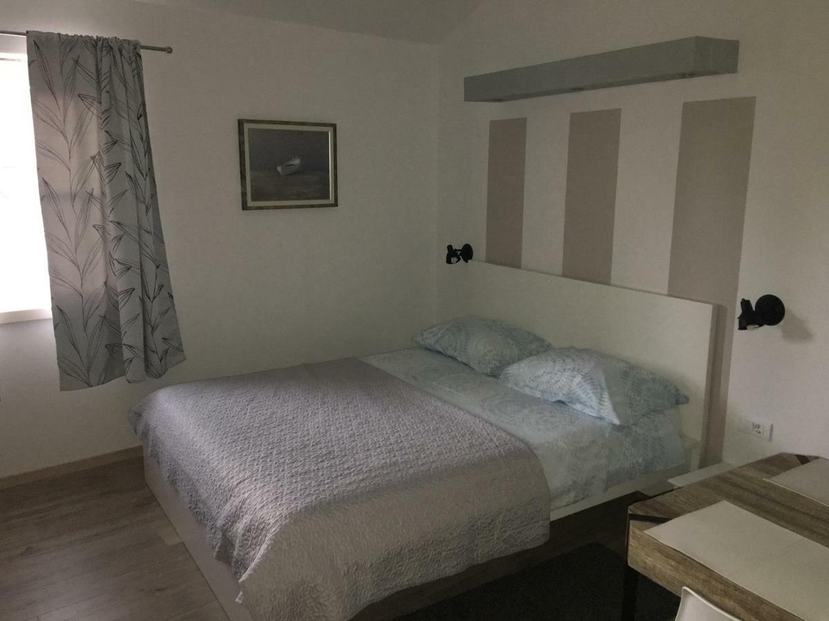 Studio Apartman Dado Apartment บาเล ภายนอก รูปภาพ
